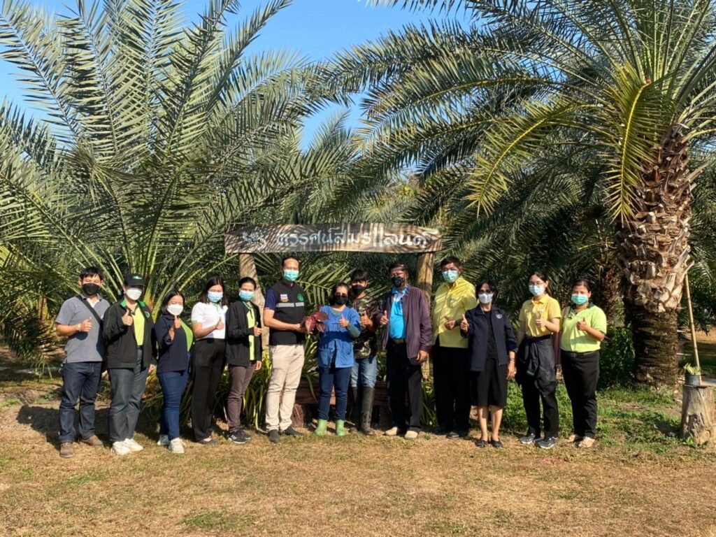 ติดตามและเยี่ยมเยียนวิสาหกิจชุมชนกลุ่มผู้ปลูกอินทผลัมอุตรดิตถ์