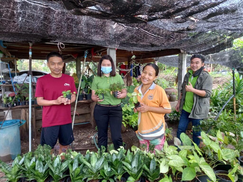 ติดตามการดำเนินของกลุ่มวิสาหกิจชุมชน ให้คำแนะนำเรื่องการต่อทะเบียนวิสาหกิจชุมชน ปี 2565 และเกษตรกรรุ่นใหม่ (YSF) ปี 2565
